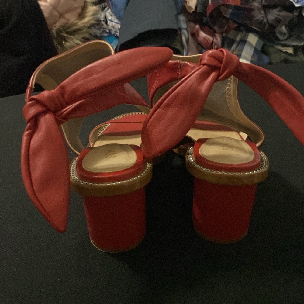 SCHUTZ WO SIZE 8/8.5(EU39) RED LEATHER STRAP SANDAL ANKLE TOE STRAP CHAIN ACCENT - Picture 6 of 14